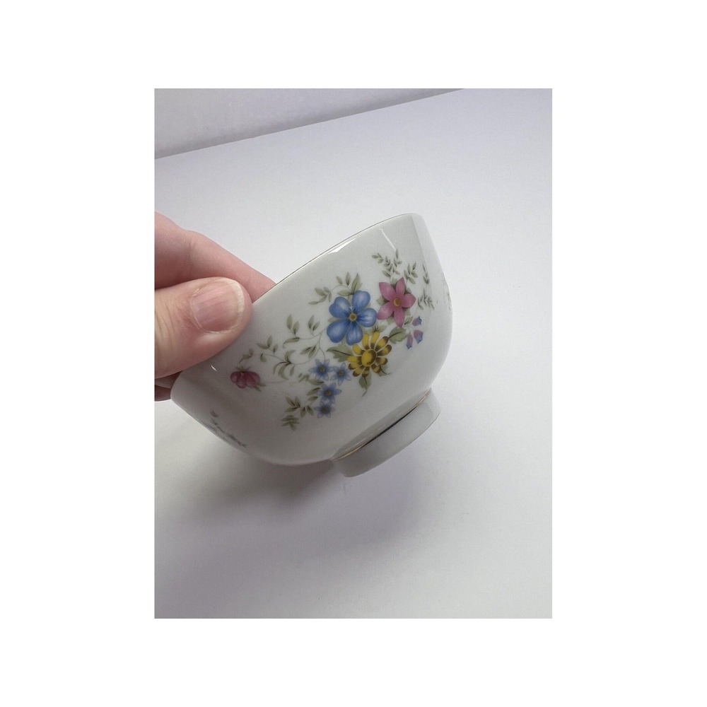 Set Of 4 Vintage Datang Tatung White Floral‎ Porcelain Taiwan 4-3/8" Rice Bowls